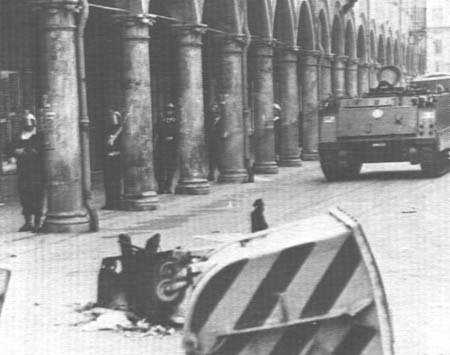 Carri armati in via Zamboni